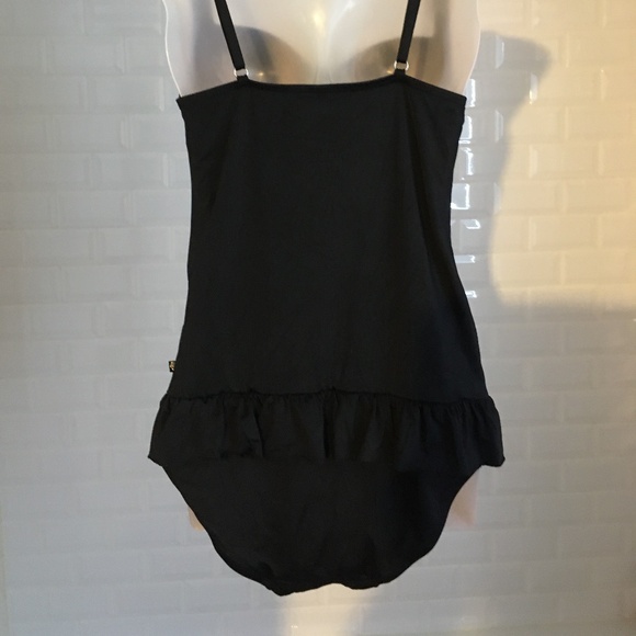 Pretty Girl Swimsuit! - Picture 2 of 3